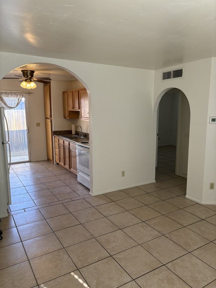 4464 E Fairmount St #4464 - Photo 6 of 7