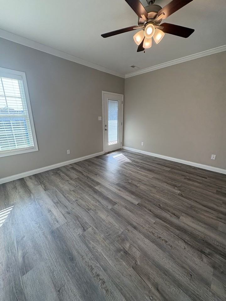 Moss View Apartments - Photo 3 of 12