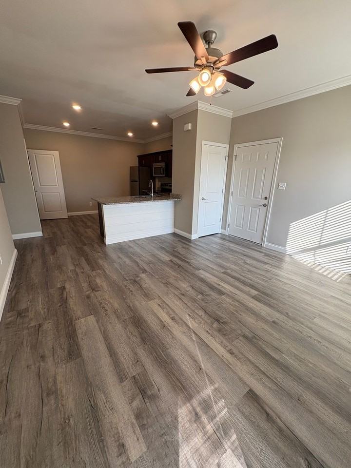 Moss View Apartments - Photo 4 of 12