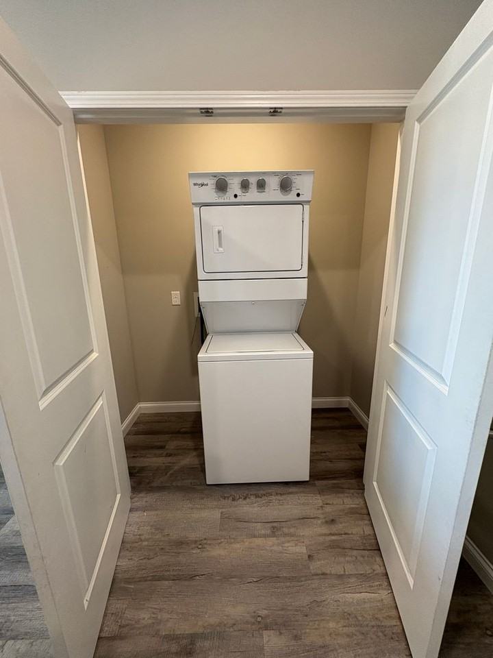 Moss View Apartments - Photo 7 of 12