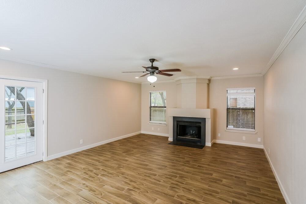 7818 Benbrook - Photo 4 of 17