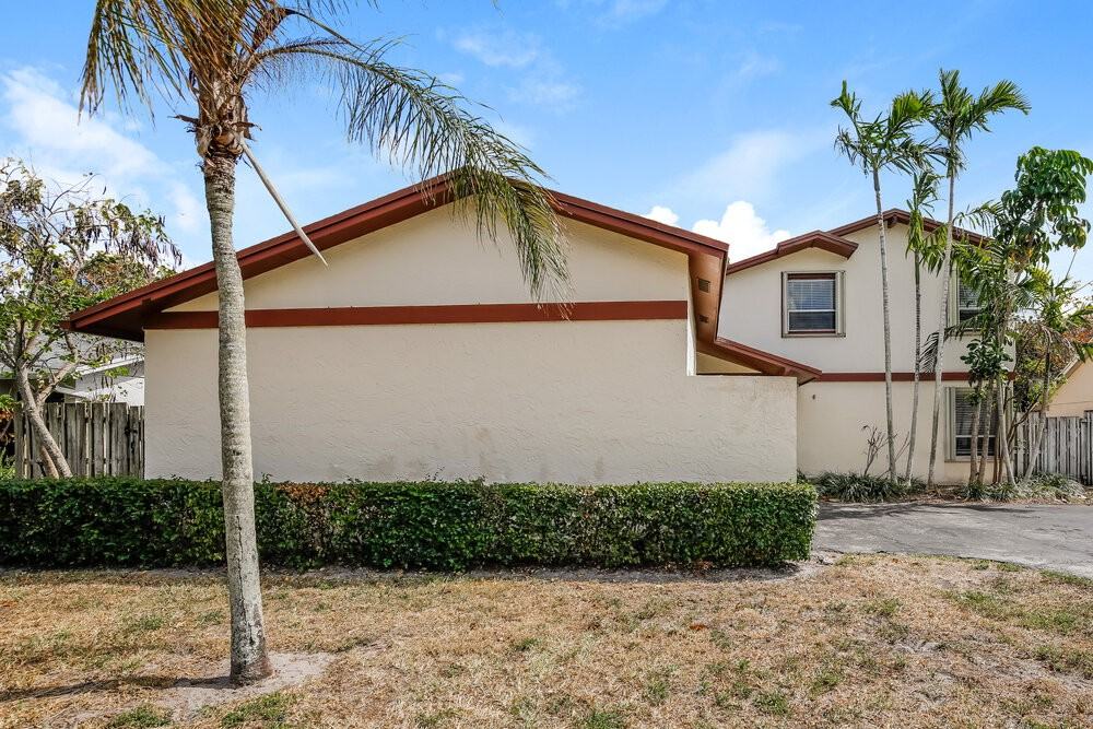4066 Nw 1st Pl - Photo 4 of 17