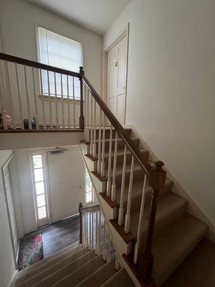 1900-04 Canterbury Court Apartments - Photo 2 of 31