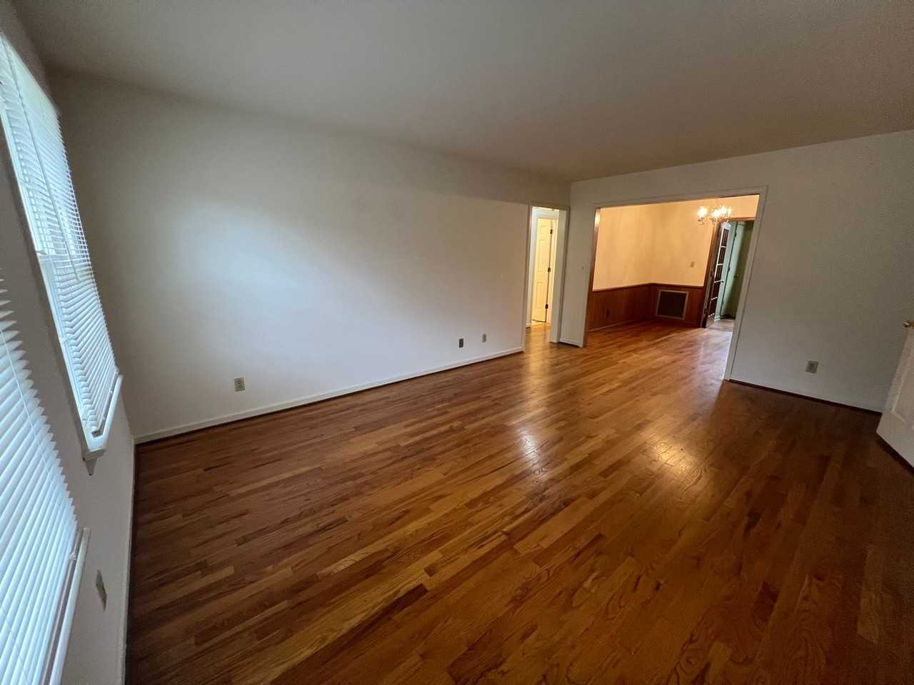 1900-04 Canterbury Court Apartments - Photo 3 of 31