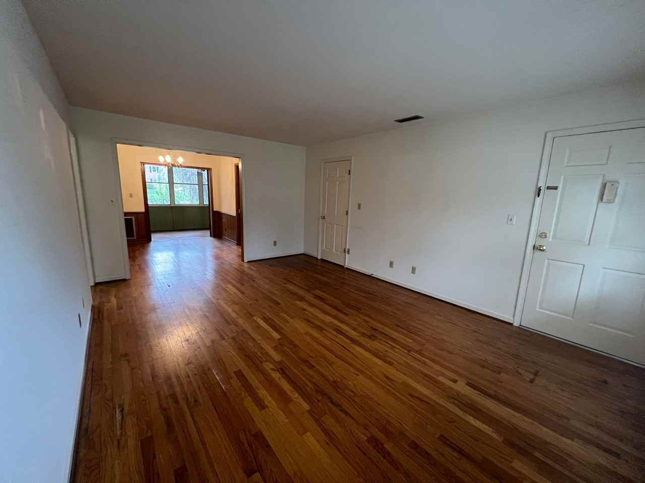 1900-04 Canterbury Court Apartments - Photo 6 of 31