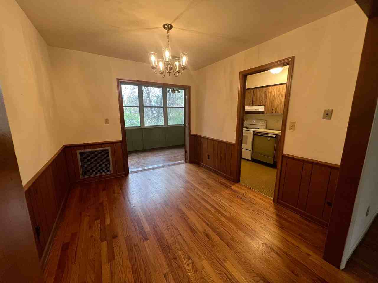 1900-04 Canterbury Court Apartments - Photo 7 of 31