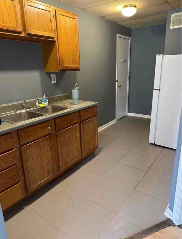 320 N 7th St #G - Photo 3 of 6