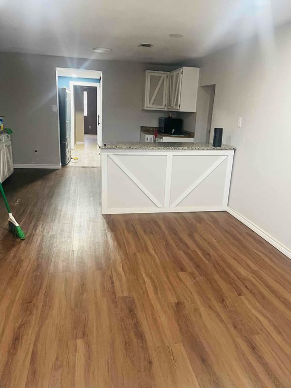 1416 Vickers Ave - Photo 4 of 20