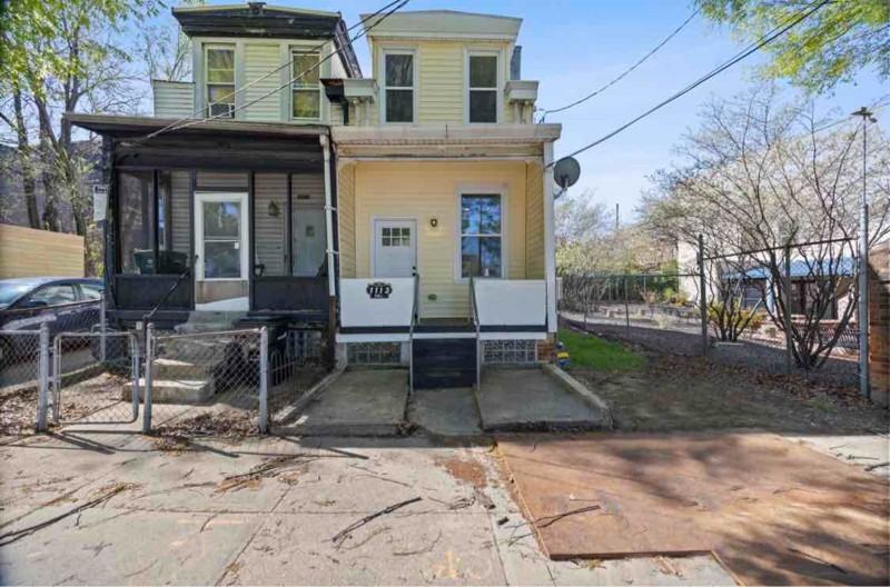 1113 Bank St - Photo 2 of 20