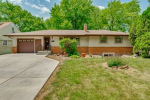 featured image of 4318 Benjamin St Ne