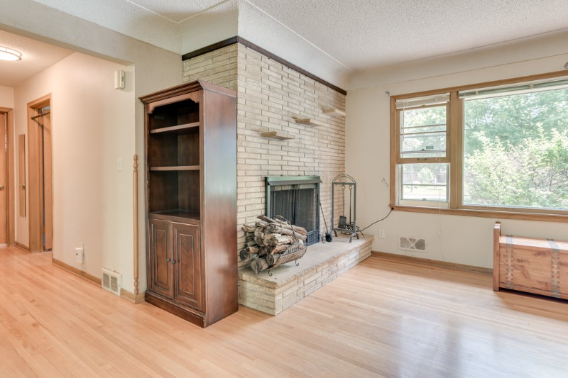 4318 Benjamin St Ne - Photo 3 of 20