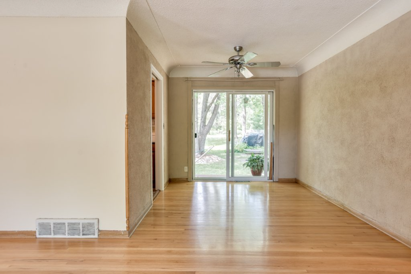 4318 Benjamin St Ne - Photo 4 of 20