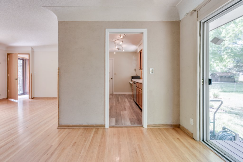 4318 Benjamin St Ne - Photo 5 of 20