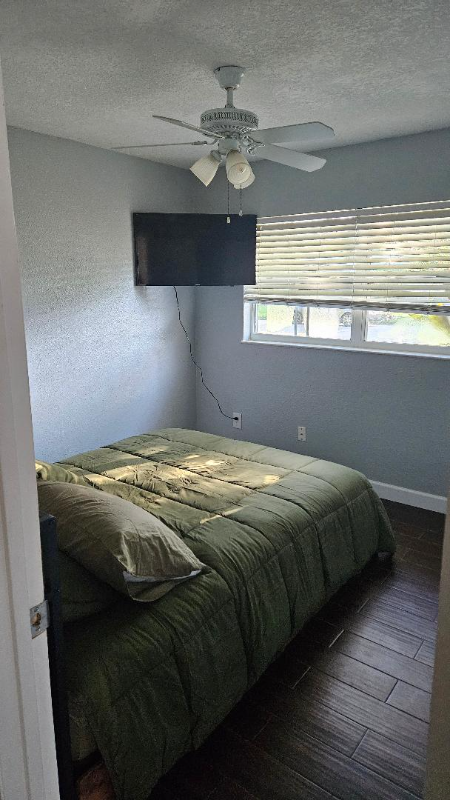 415 Lochmond Dr - Photo 2 of 12