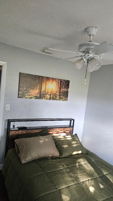 415 Lochmond Dr - Photo 3 of 12