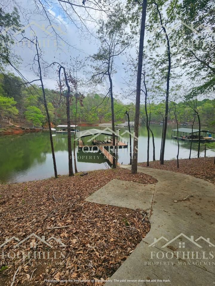 1323 Shadow Ln - Photo 2 of 33