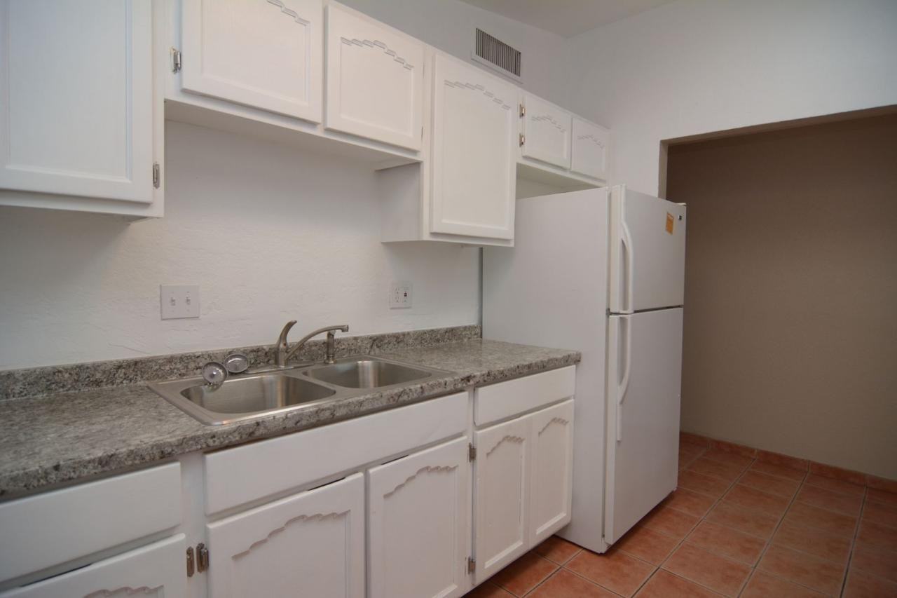 2825 East Menor Stravenue - Photo 2 of 5