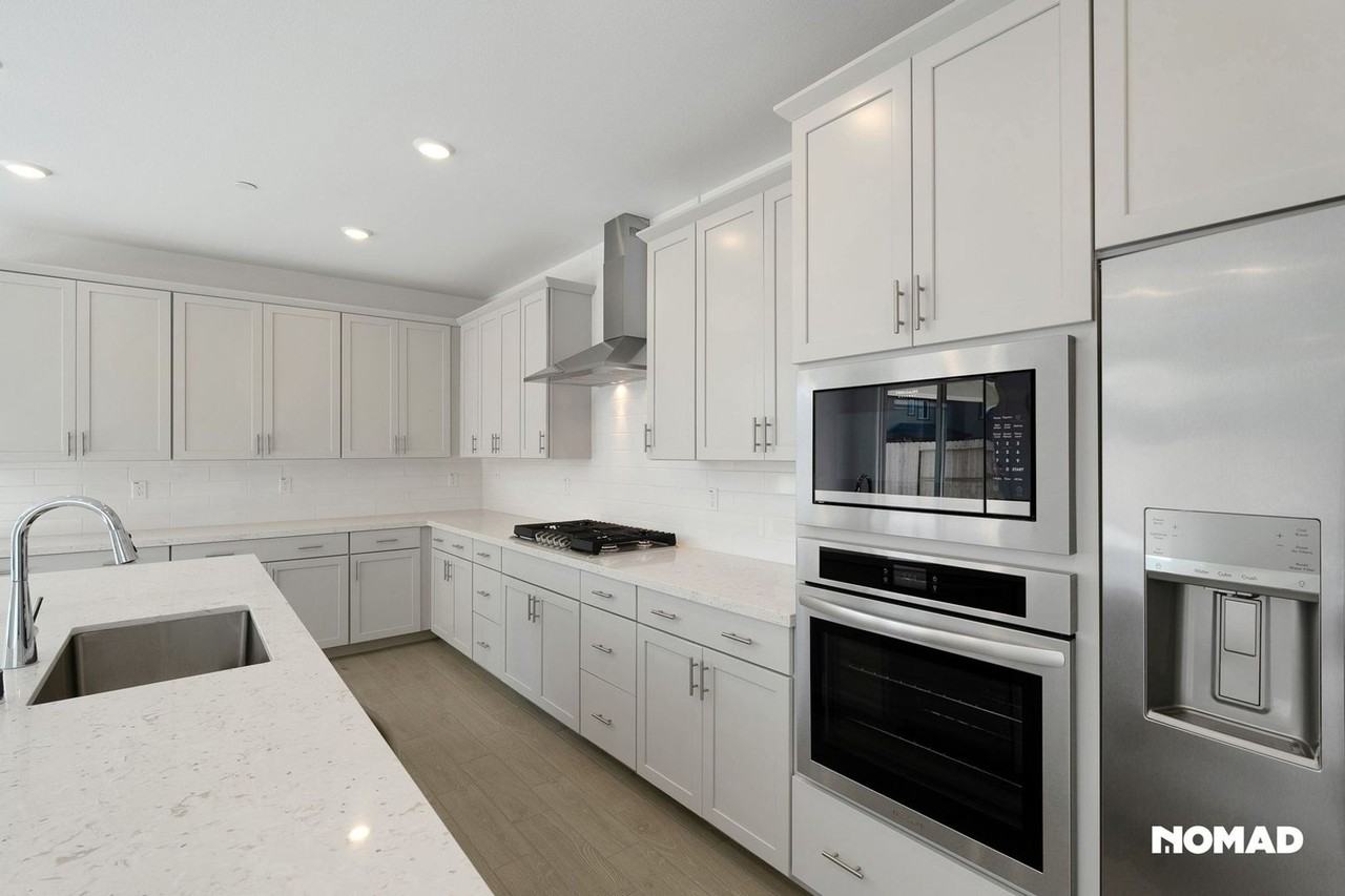 8017 Roundhouse Loop - Photo 7 of 39