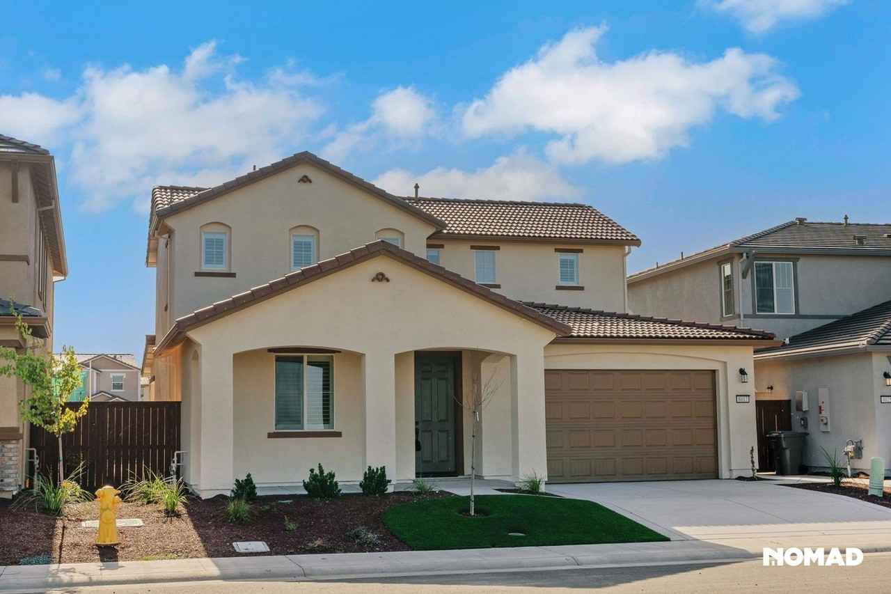 8017 Roundhouse Loop - Photo 2 of 39