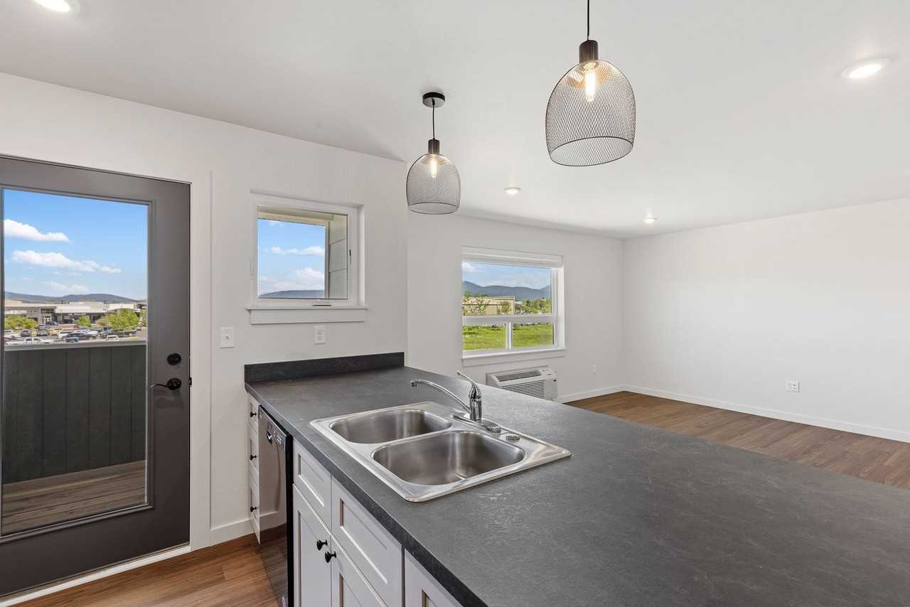 5155 West Side Flats - Photo 5 of 18