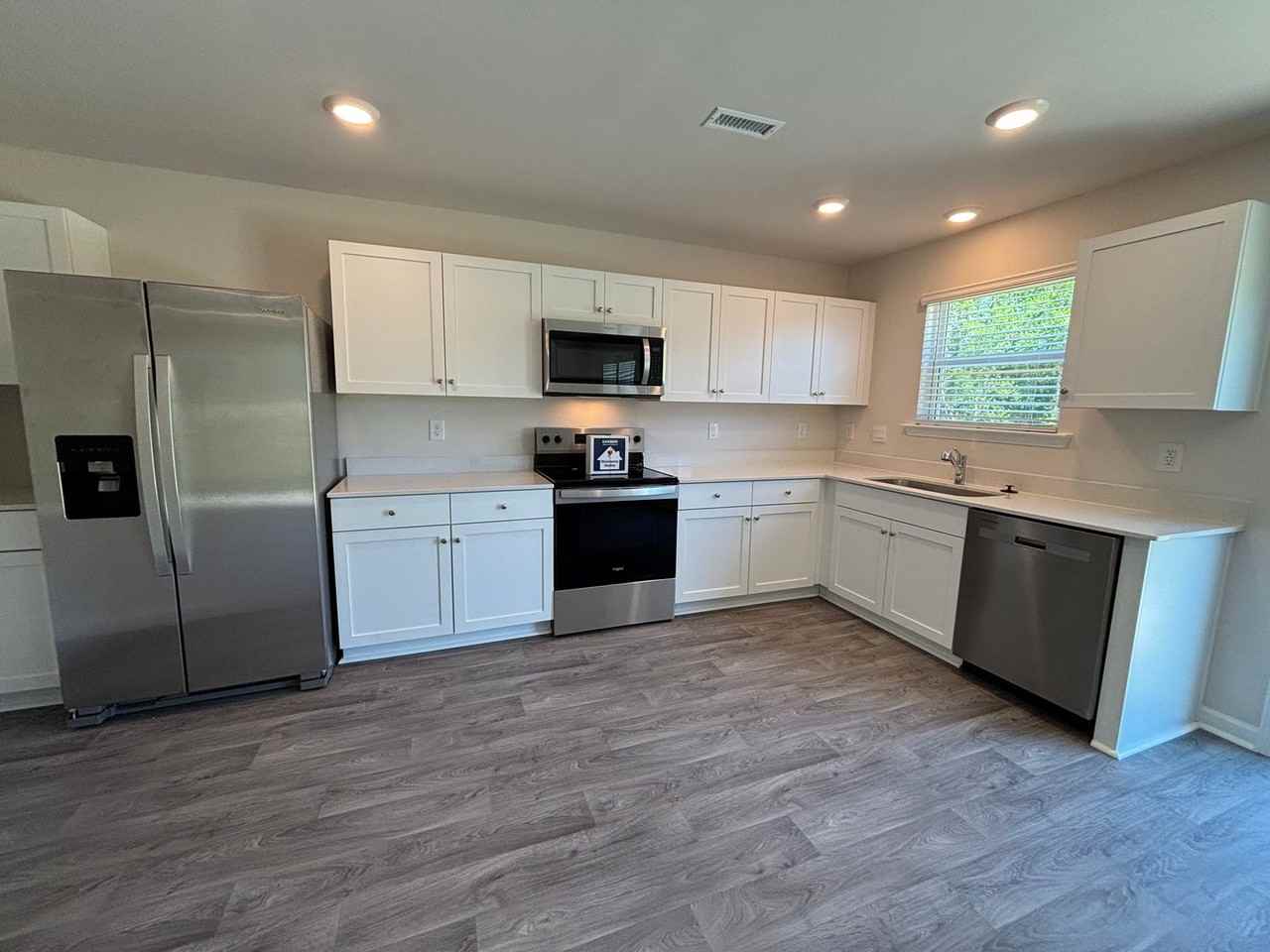 126 Pioneer Dr - Photo 2 of 19