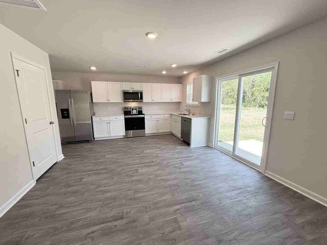 126 Pioneer Dr - Photo 3 of 19