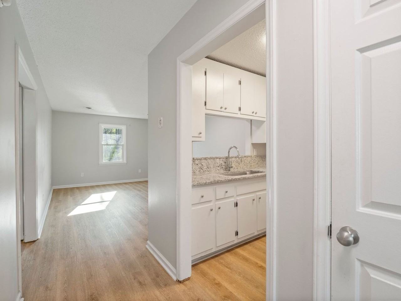2 BED/1 BATH AVAILABLE IN MARTINSVILLE, VA - Photo 5 of 20