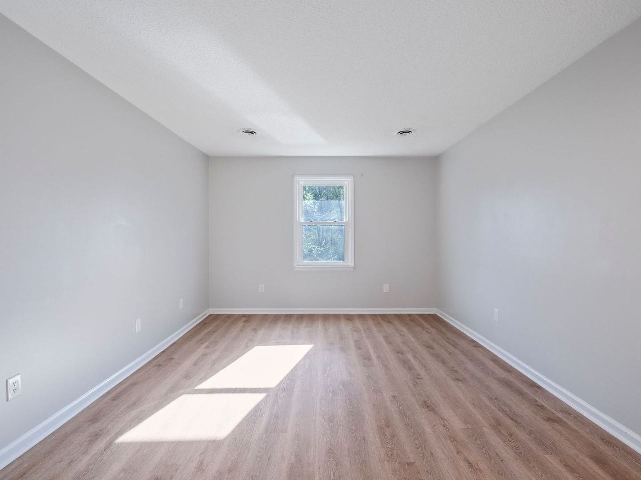2 BED/1 BATH AVAILABLE IN MARTINSVILLE, VA - Photo 6 of 20