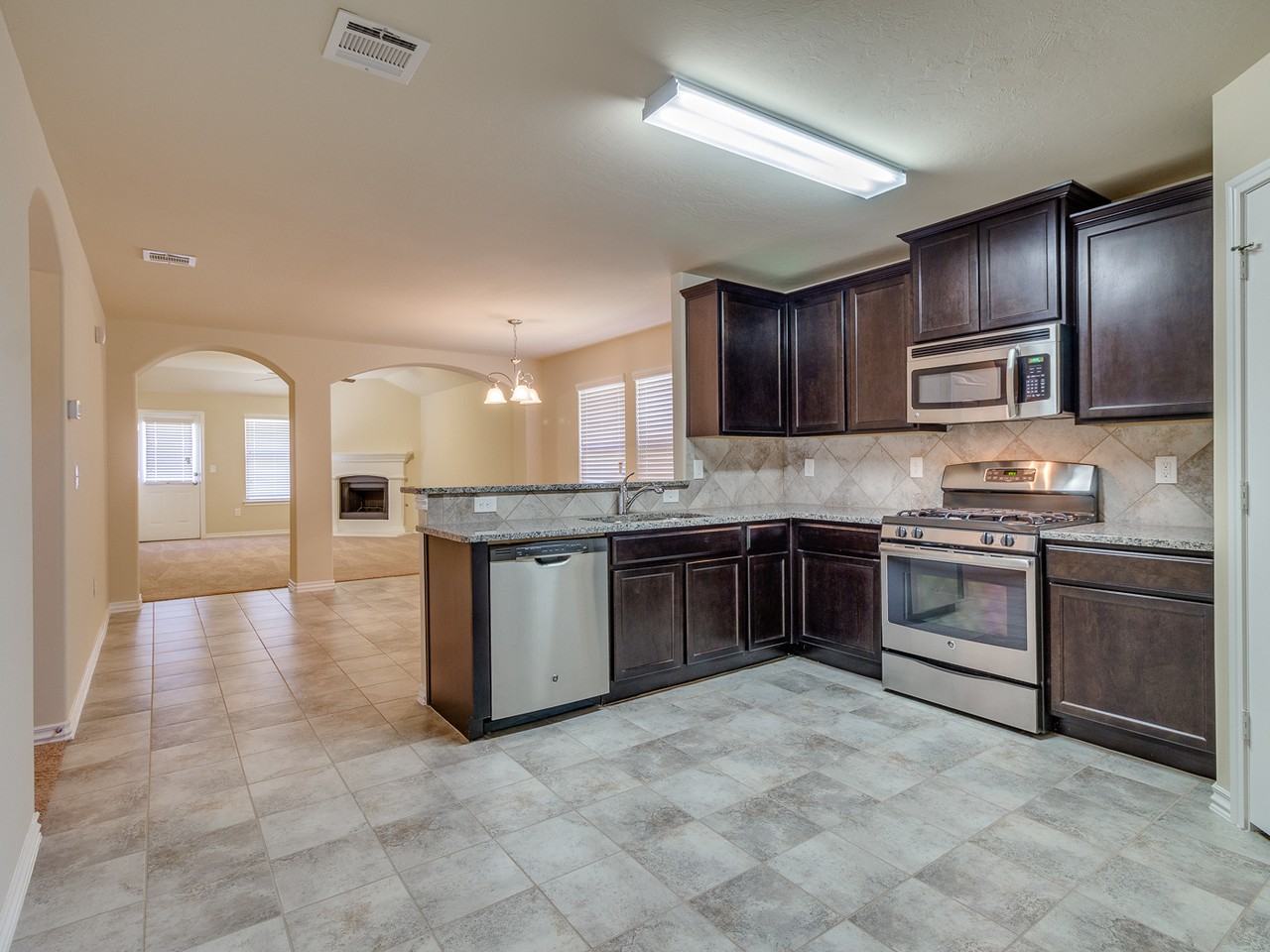 7336 Nw 148th St - Photo 6 of 49