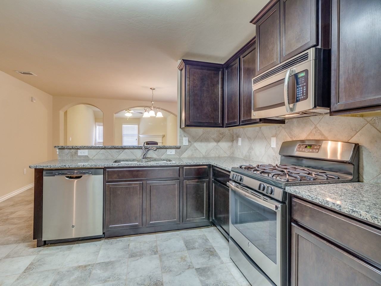 7336 Nw 148th St - Photo 7 of 49