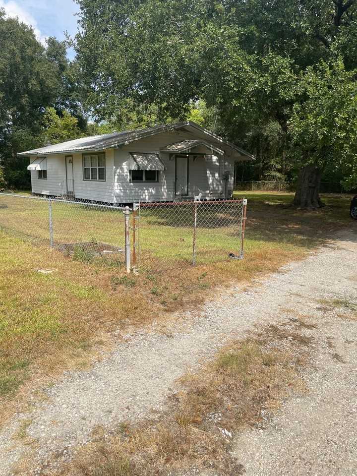 7603 Johnston St - Photo 2 of 17