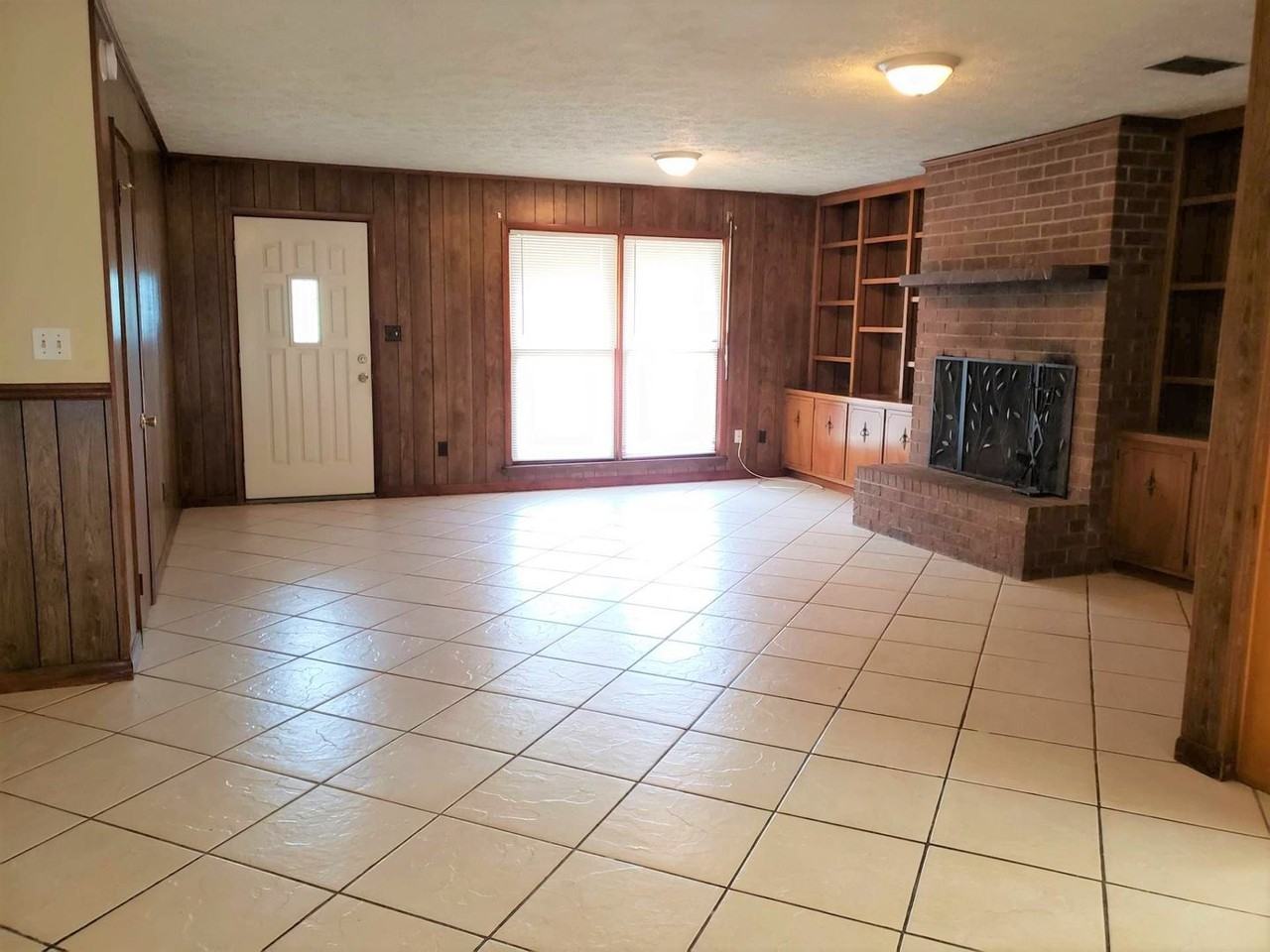 256 Escanaba Ave - Photo 3 of 12