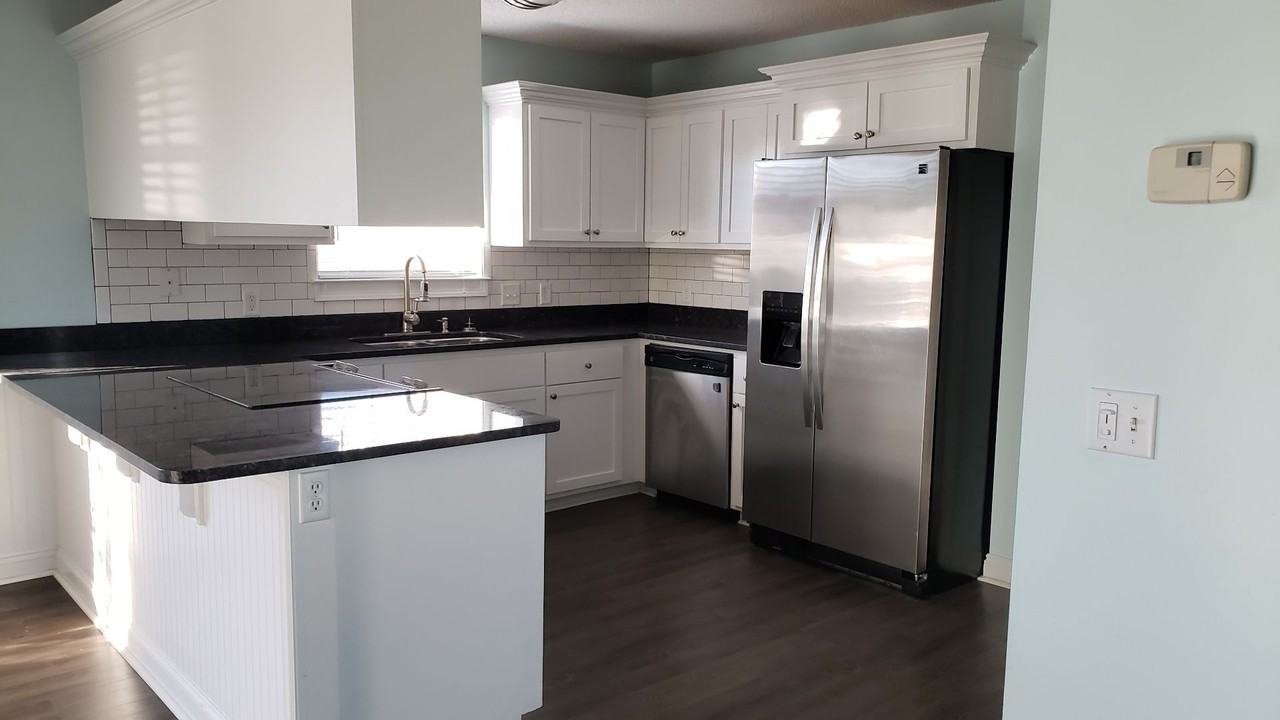 1905 Rhett Place - Photo 3 of 10