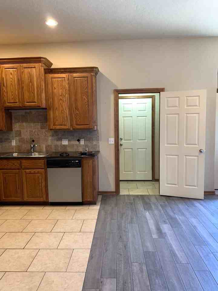 206 Woodbriar Rd - Photo 3 of 13