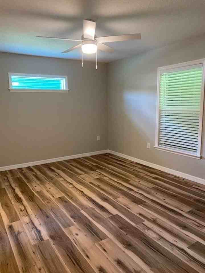 342 E Wisconsin Ave - Photo 4 of 10