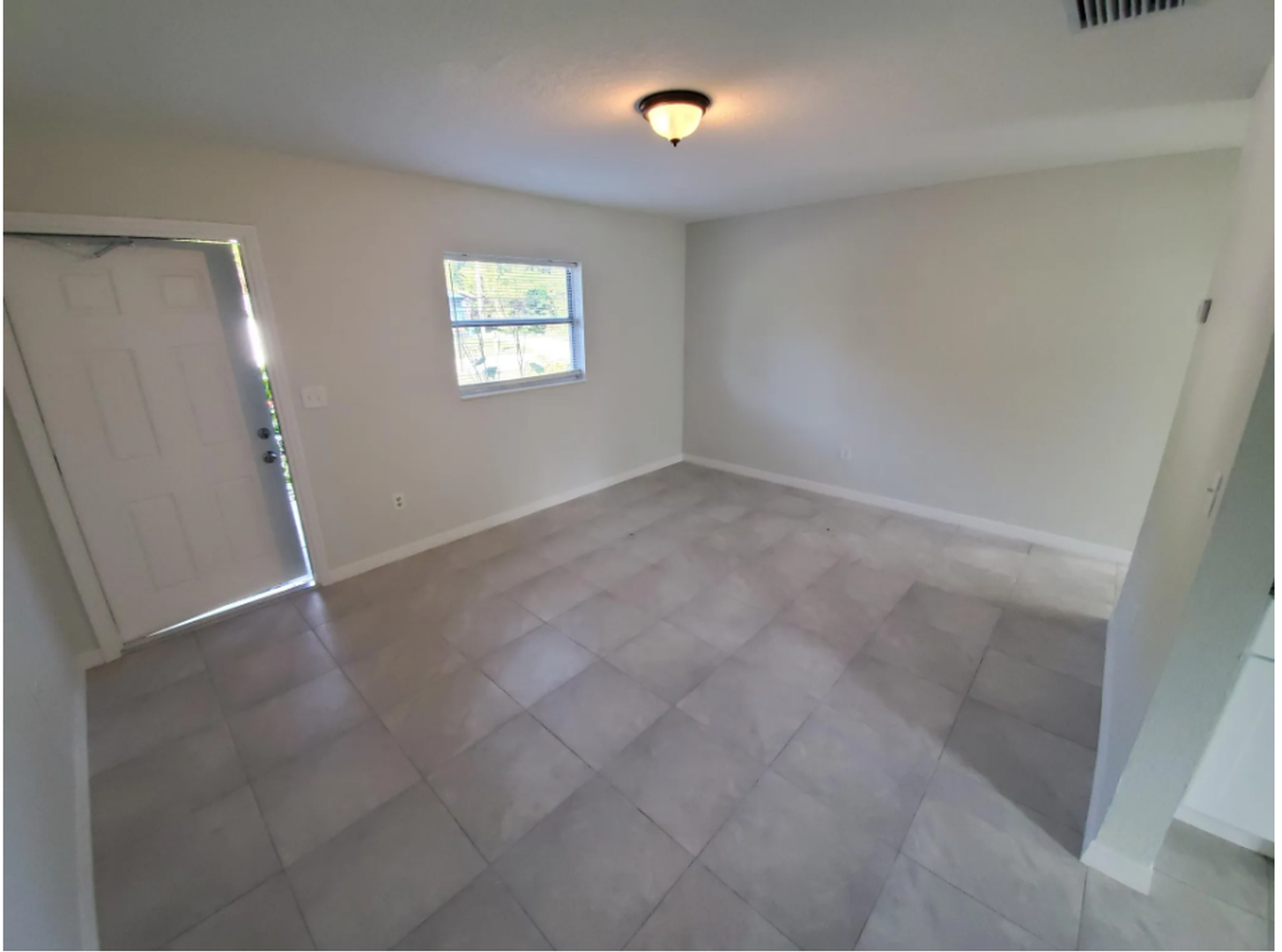 4001 Avenue I - Photo 3 of 7