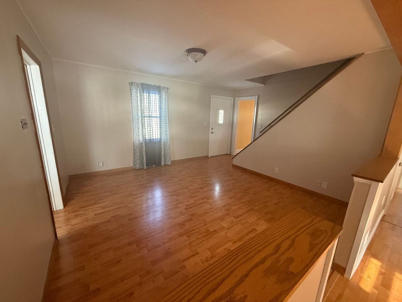 275 Webber Ave - Photo 2 of 14