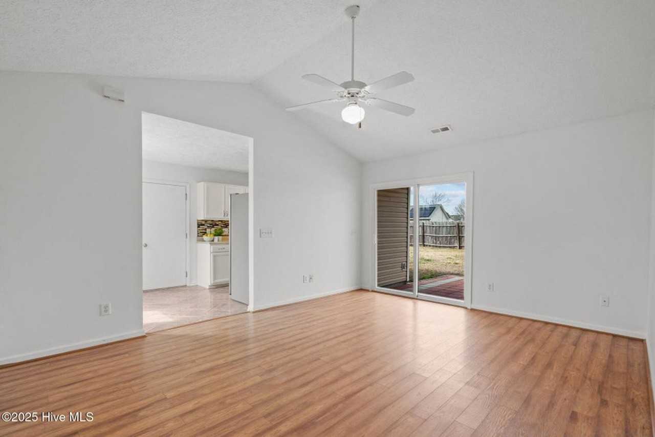 2511 Bradfield Ct - Photo 5 of 19