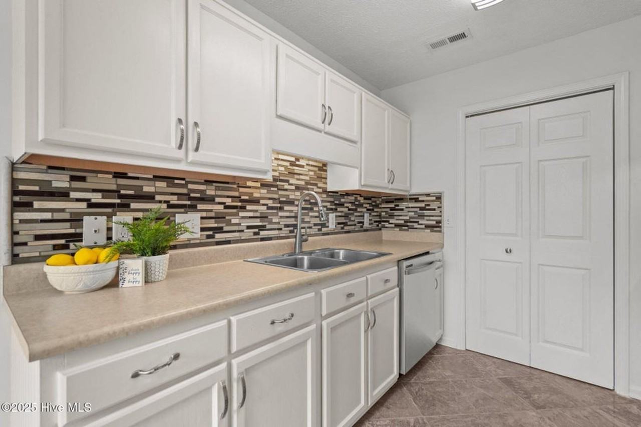 2511 Bradfield Ct - Photo 7 of 19