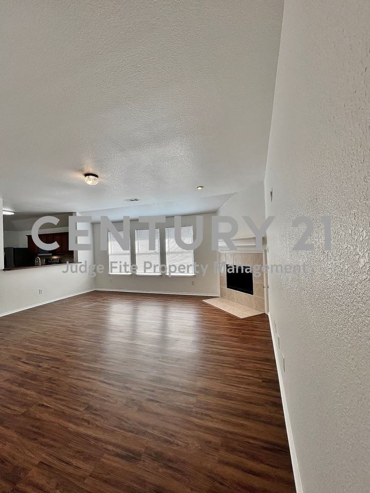 7221 Fossil Hill Dr - Photo 2 of 11