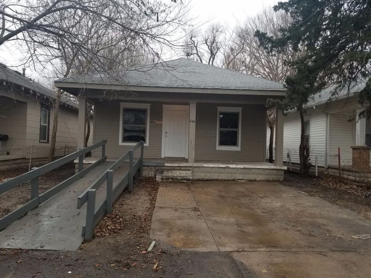 249 N Millwood St - Photo 2 of 7