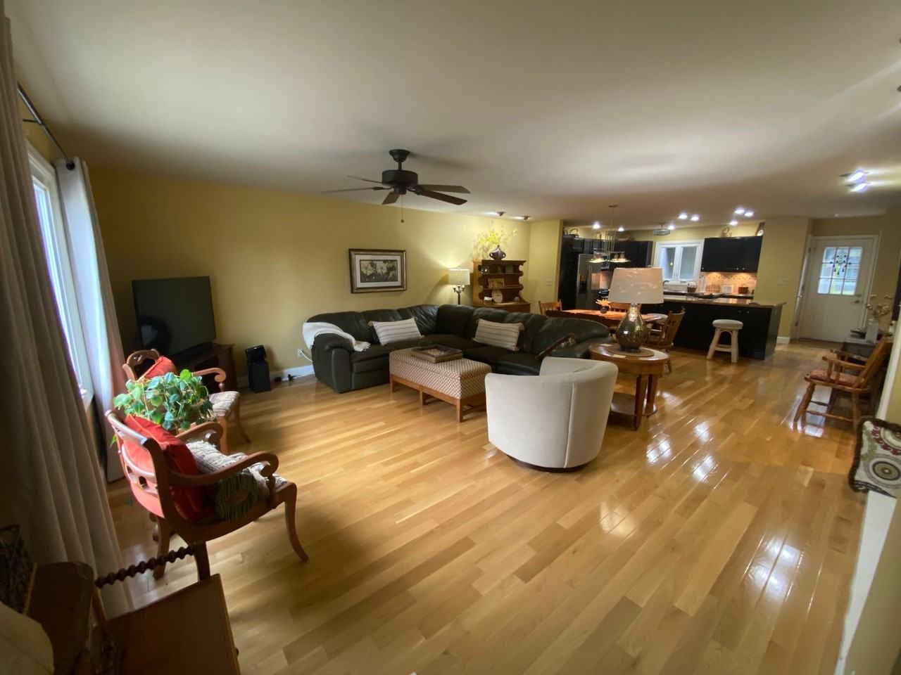 323 S Towanda Ave - Photo 2 of 22