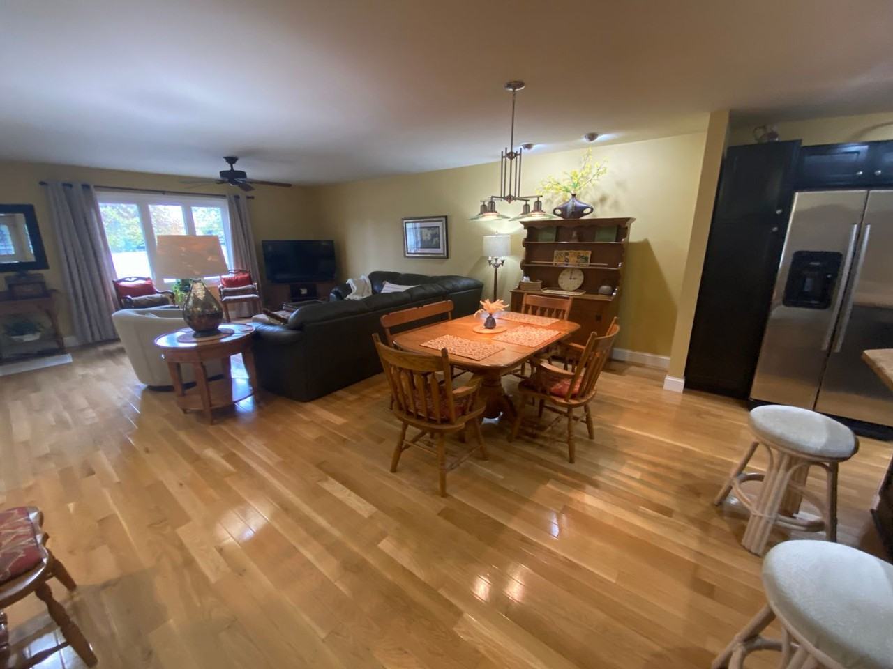 323 S Towanda Ave - Photo 4 of 22