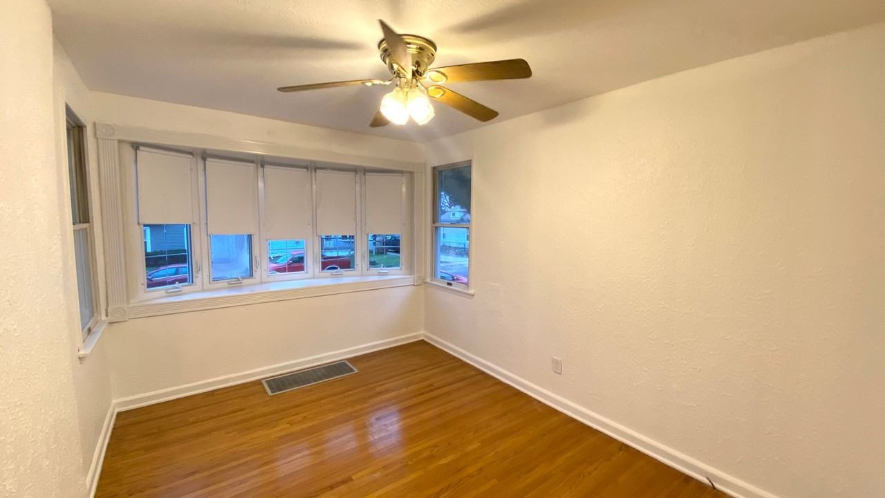 1431 E Paris Ave - Photo 7 of 9