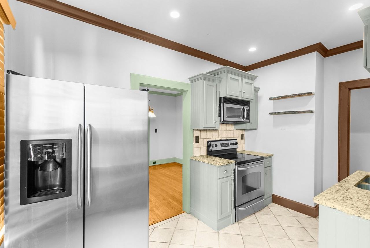 Burlington Flats - Photo 7 of 23