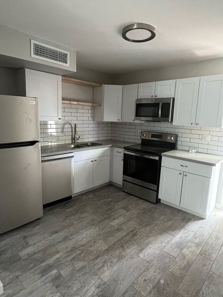 12717 W Amy Dr #4 - Photo 5 of 13