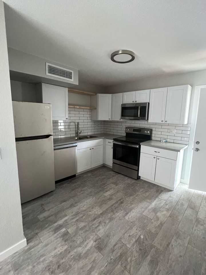 12717 W Amy Dr #4 - Photo 6 of 13