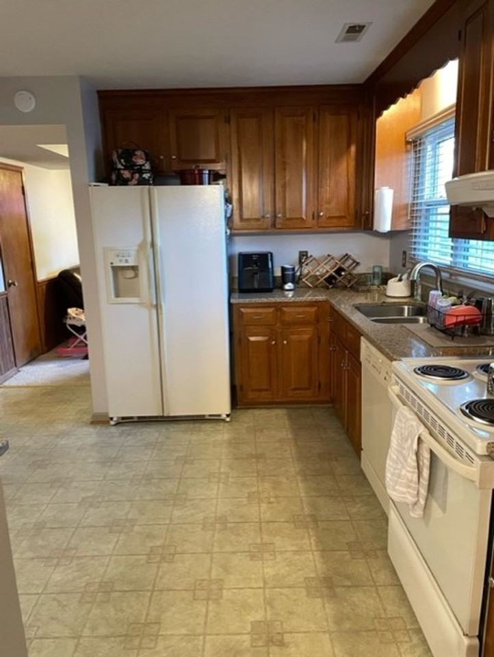 23 Lake Field Xing - Photo 2 of 9