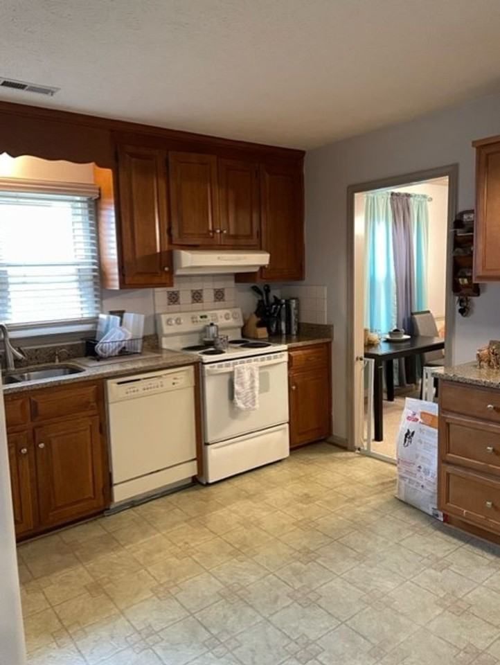 23 Lake Field Xing - Photo 3 of 9