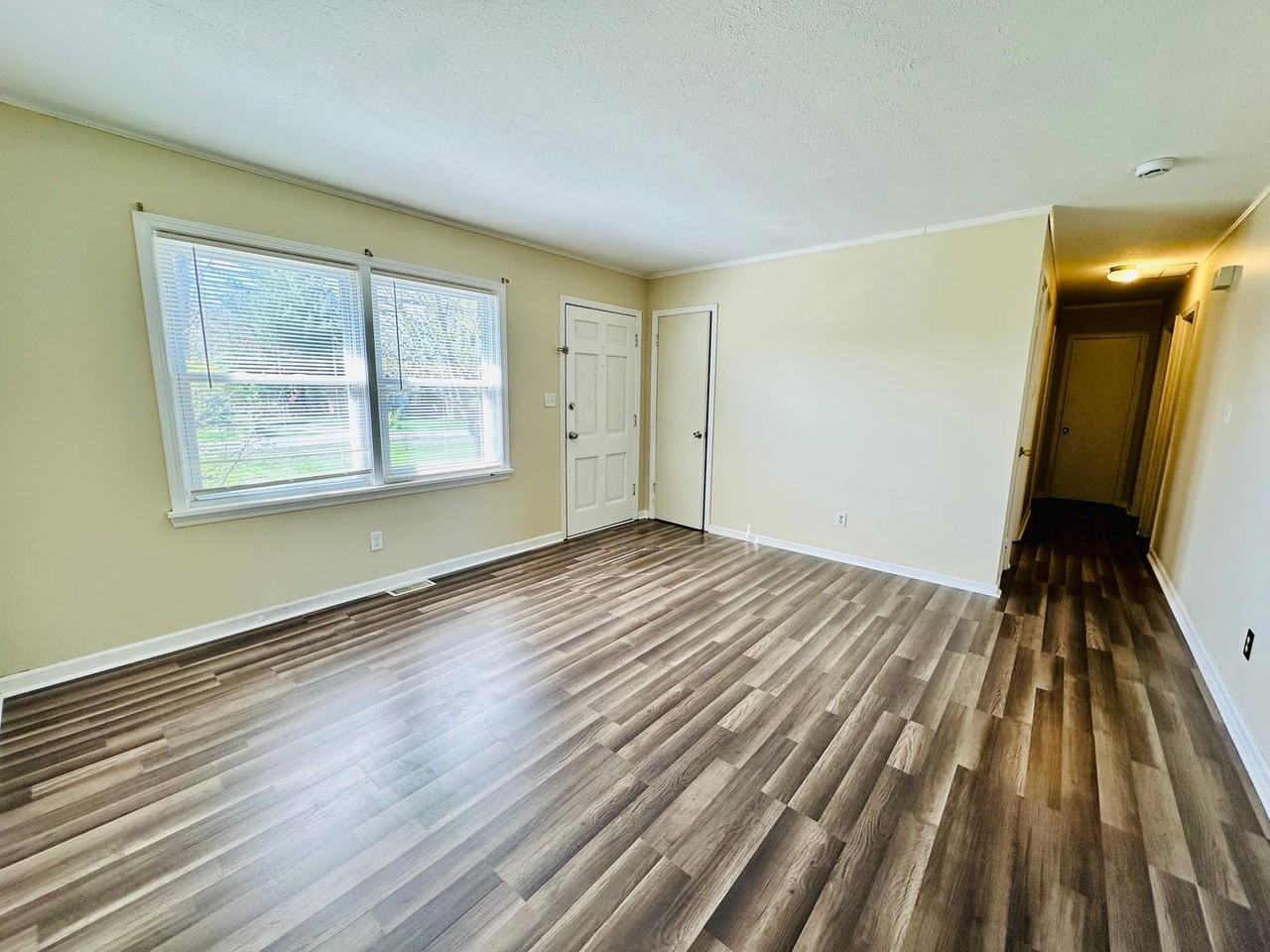 710 Latimer Ave - Photo 3 of 28